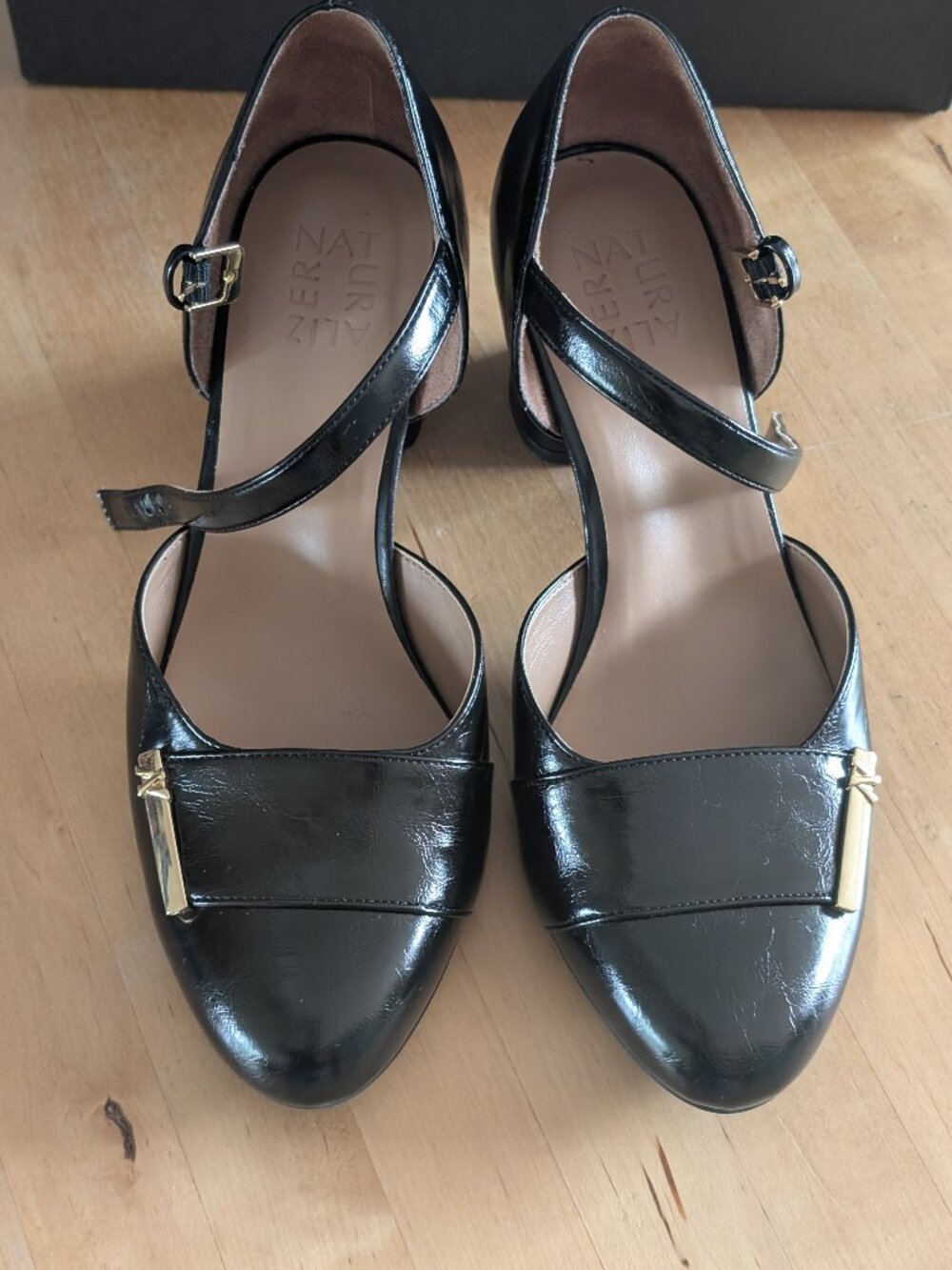 Naturalizer Lavish Black Mary Jane Block Heel Pumps Gold Detail Wide Width 9.5W - Picture 2 of 8
